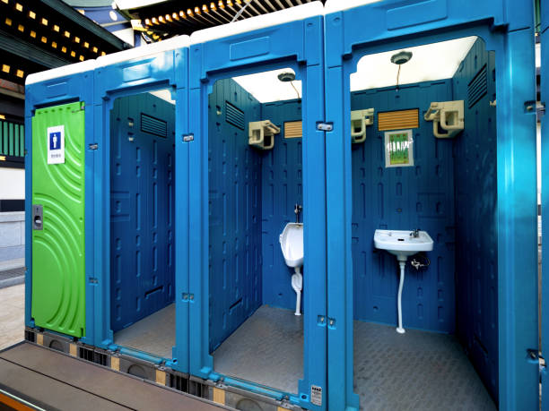 Best Porta potty delivery and setup  in Newton, IL